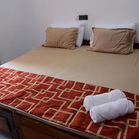 Happy Tuna Guesthouse Hikkaduwa Ngoại thất bức ảnh
