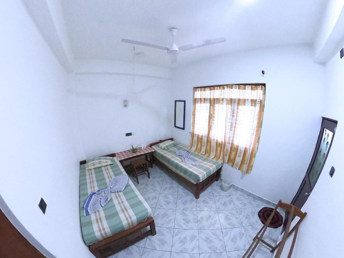 Happy Tuna Guesthouse Hikkaduwa Ngoại thất bức ảnh