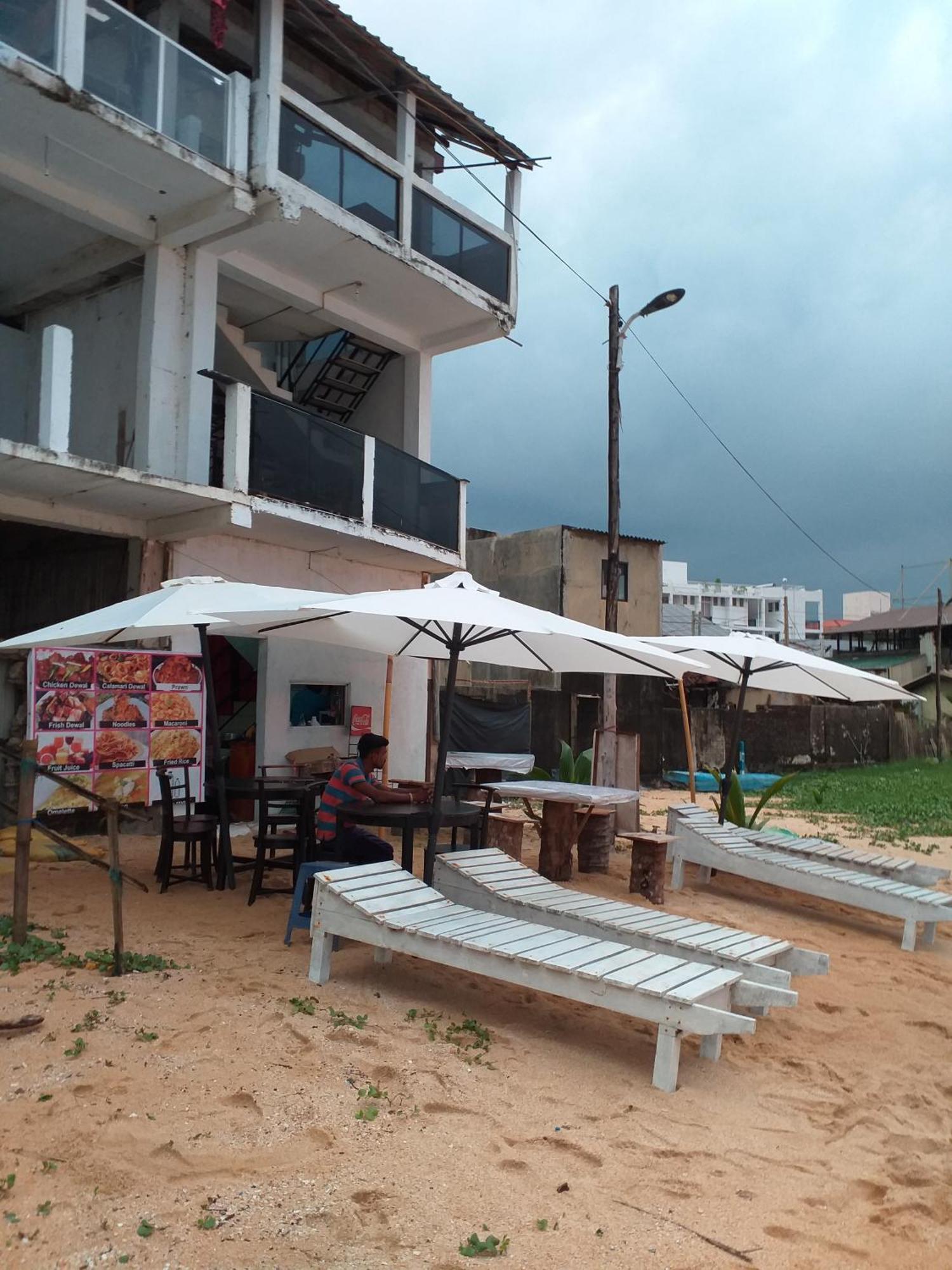 Happy Tuna Guesthouse Hikkaduwa Ngoại thất bức ảnh