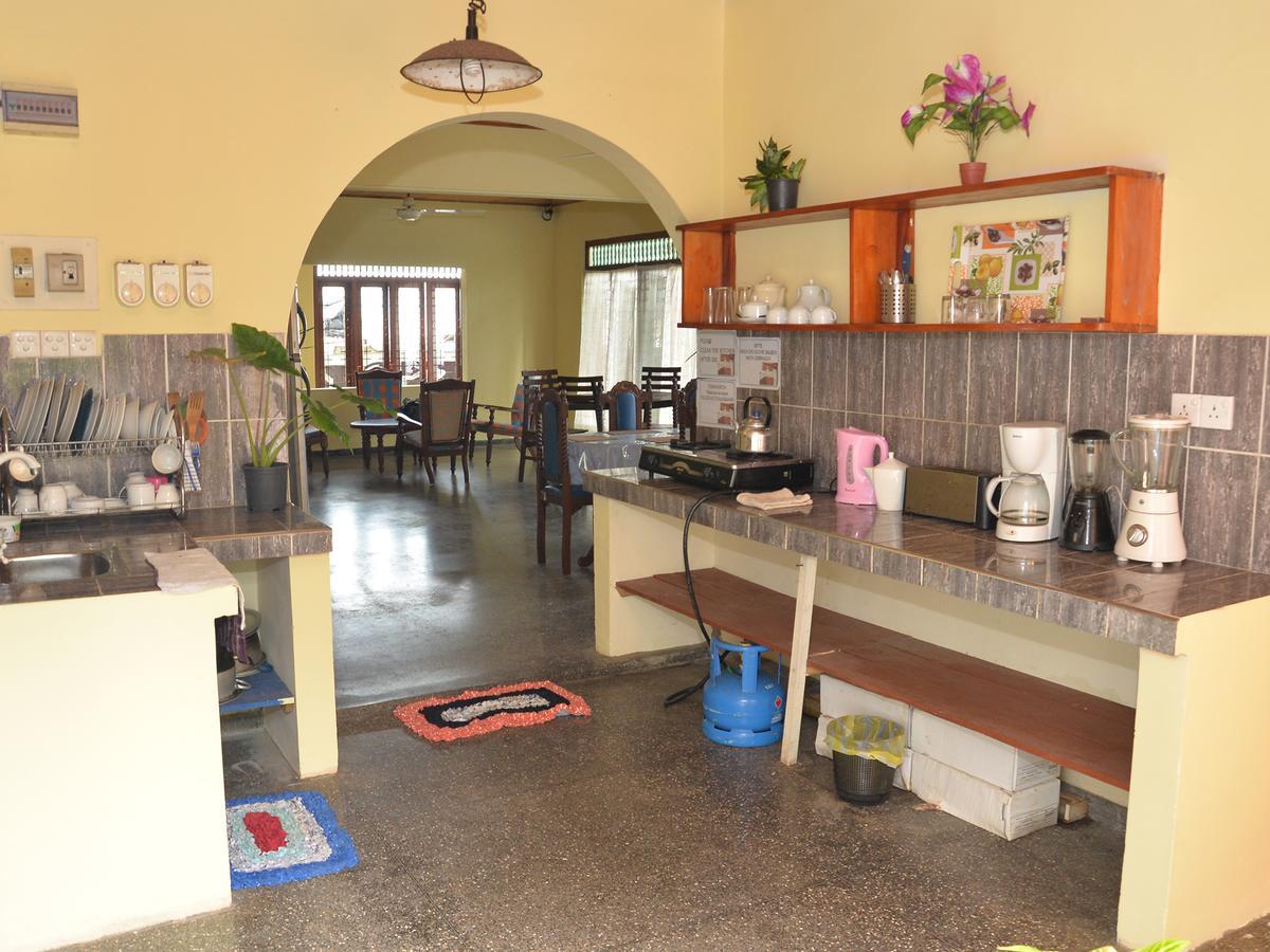 Happy Tuna Guesthouse Hikkaduwa Ngoại thất bức ảnh