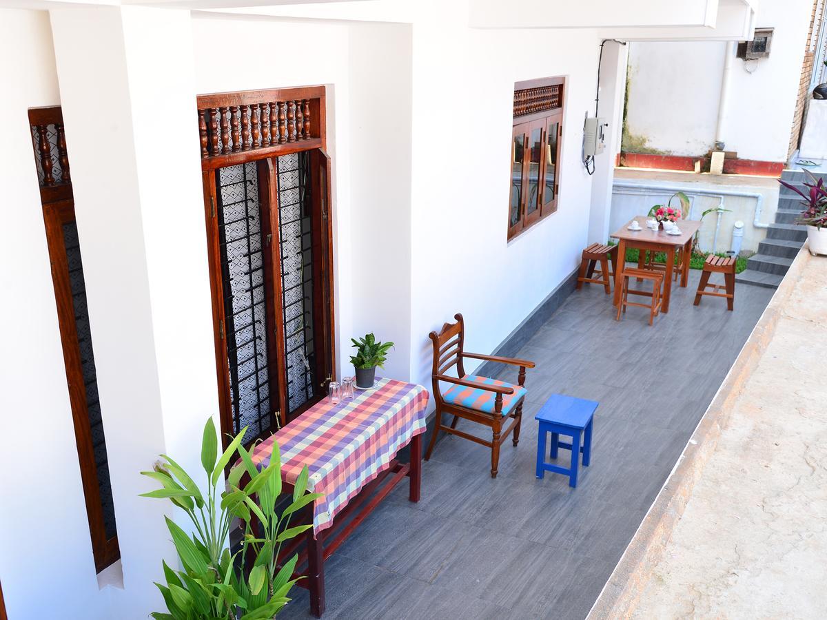 Happy Tuna Guesthouse Hikkaduwa Ngoại thất bức ảnh